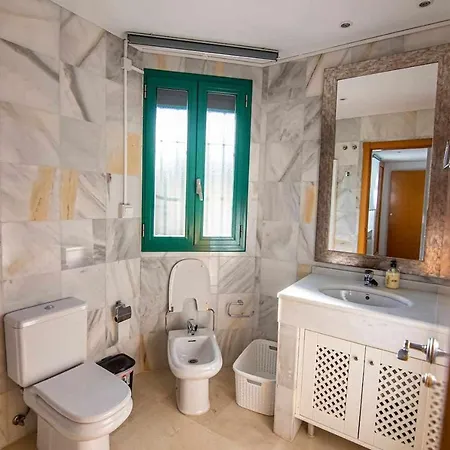 Modern With Parking And Private Pool Villa *