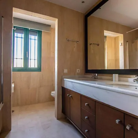 Modern With Parking And Private Pool *