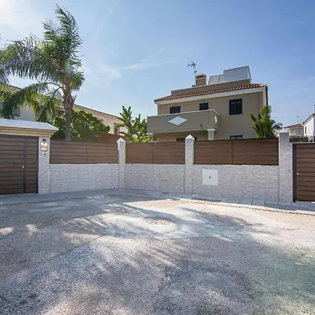 Modern With Parking And Private Pool Villa